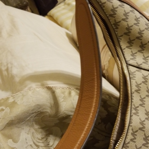 Handbag - Picture 3 of 5